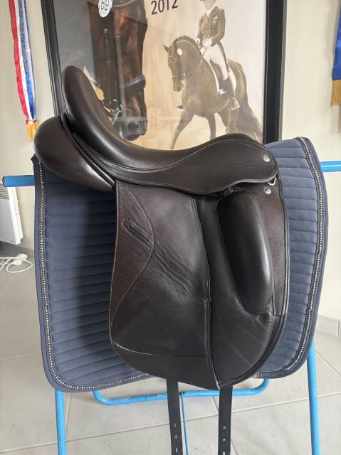 Selle de dressage custom saddlery / wolfgang and saddle