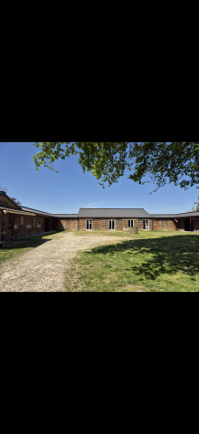 Propriété sur 3,3ha avec 8 boxs et habitation 