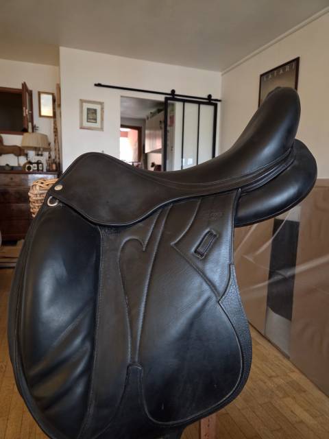 Selle dressage devoucoux makila s 17.5