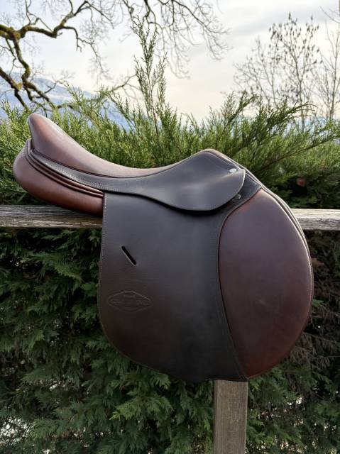 Selle henri de rivel 17,5 pouces, siège semi creux