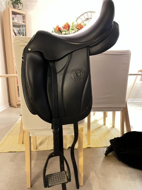 Selle dressage forestier aachen 17,5 ´´