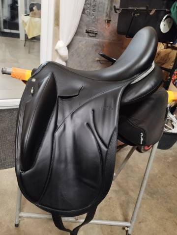 Selle dressage devoucoux makila lab 18