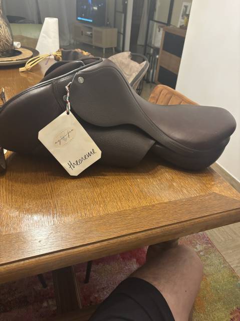 Selle equiline modèle théorème neuve avec etiquette