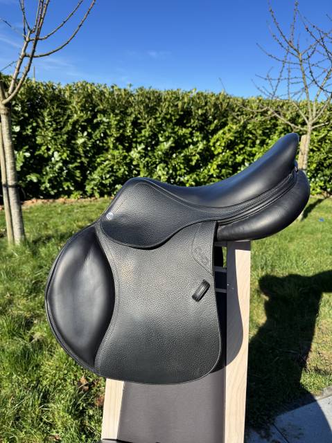 Selle obstacle 17 noire