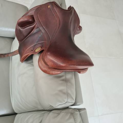 A vendre selle dressage maurel 17.5