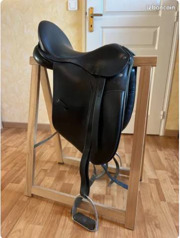 à vendre selle de dressage 