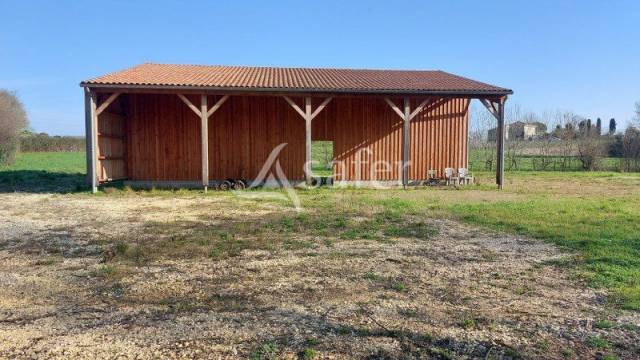 Libournais: hangar agricole + 8 hectares