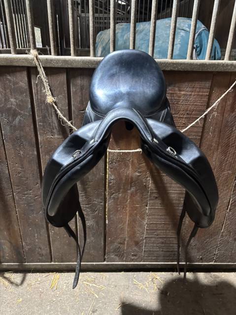 Selle de dressage devoucoux