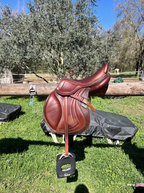 Selle cwd mademoiselle taille 17,5 année 2021