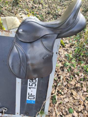 Selle thorowgood t8 gp haut garrot brune 17 pouces 