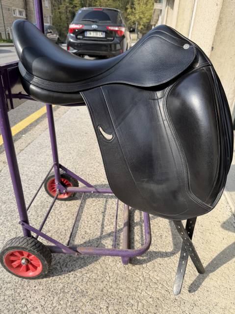 Selle de dressage equipe modèle emporio 17 pouces