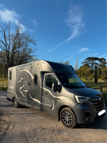 Camion chevaux theault renault master grand confort