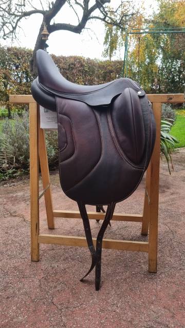 Selle dressage antarés tempo marron 2023 17.5 pouces