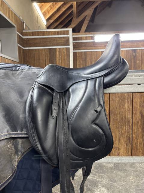 Selle de dressage antares cadence 