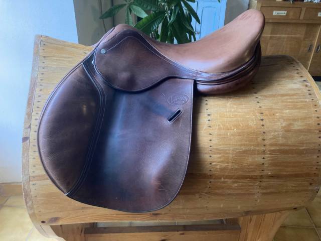Selle d’équitation à vendre – très bon état