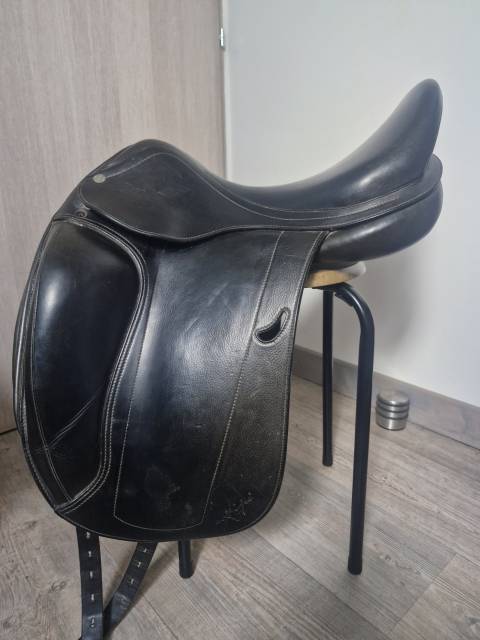 Selle de dressage equipe modèle emporio 17 pouces