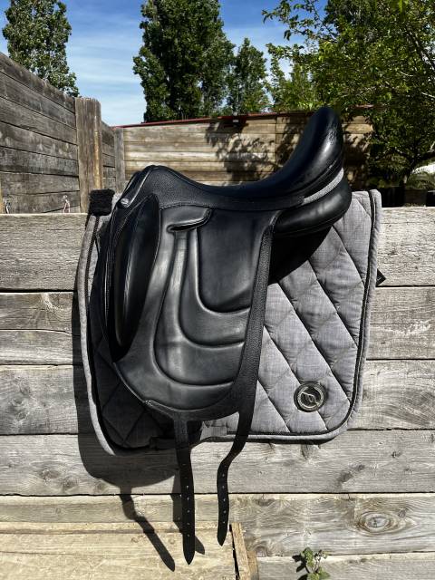 Selle dressage devoucoux makila harmonie s 18 pouces