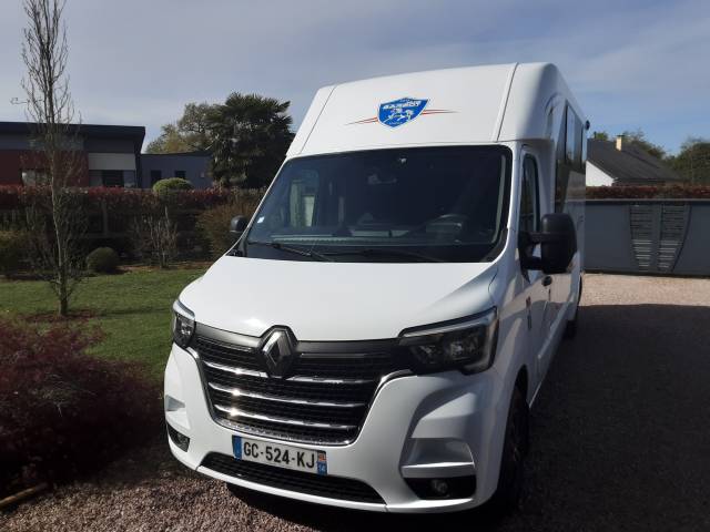 Camion chevaux  vl barbot stalles - 5 places