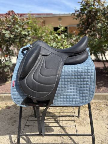 à vendre selle de dressage devoucoux harmonie