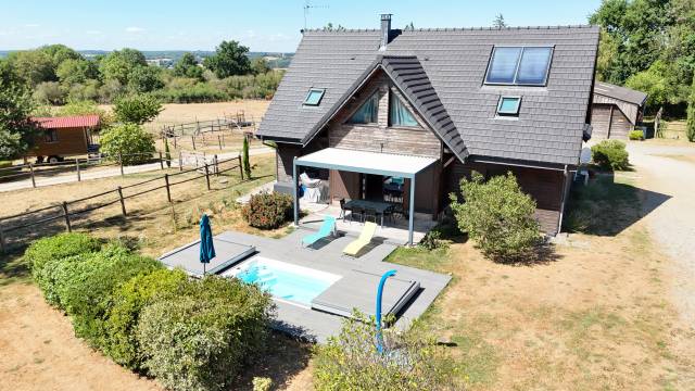 Propriété équestre , maison, barn , carrière couverte.