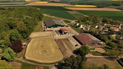 Centre équestre à 30 minutes de chantilly-3,2 hectares