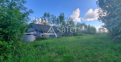 Bâtiment agricole avec 8 hectares en aveyron