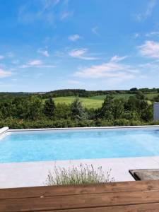 Maison avec terrain et piscine en Bretagne 
