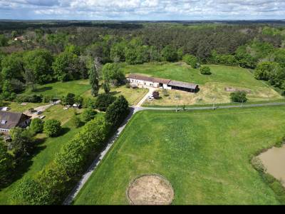 Propri&eacute;t&eacute; &eacute;questre - 27 hectares -  Maison plein pied 150m2  -  Ecurie de 6 boxe