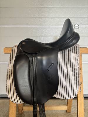 Selle dressage lexhis kll 17”