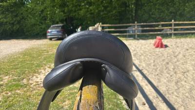 Sella da dressage devoucoux  17.5