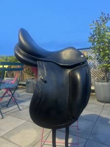 Selle de dressage cwd (prix négociable)