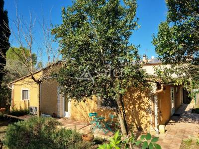 Aux portes d'Uz&egrave;s, propri&eacute;t&eacute; agrotouristique familiale aux mu