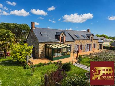 Propriété de caractère sur 3 hectares, habitation familiale, potentiel équestre,
