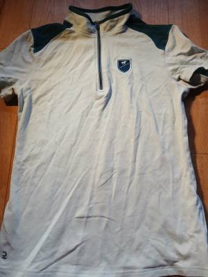2 polo dechatlon bordeaux et bleu/vert 
