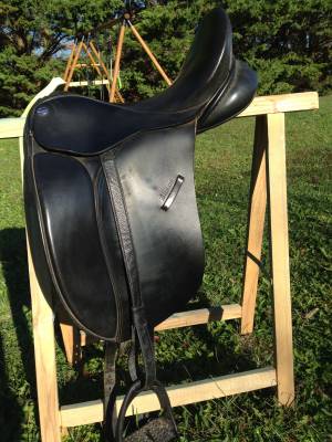 Selle de dressage cuir 17,5 pouces euroriding