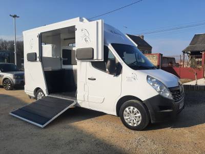 Furgoneta para caballos renault master 2018 de segunda mano