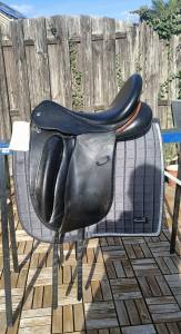 Tk. Custom Saddlery Wolfgang Solo dressuurzadel &ndash; 17,5"