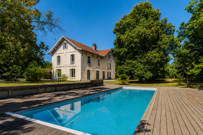 Domaine &eacute;questre d&rsquo;exception avec maison de Ma&icirc;tre
