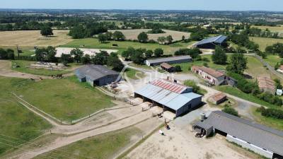 Propriété équestre sur environ 32 ha.