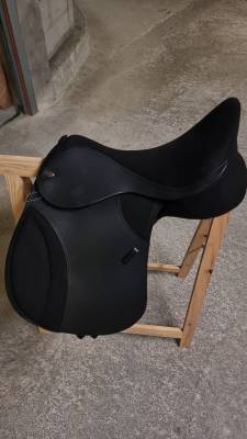 Selle thorowgood haut garrot compact 17