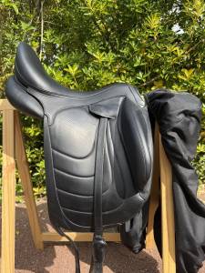 Selle de dressage devoucoux