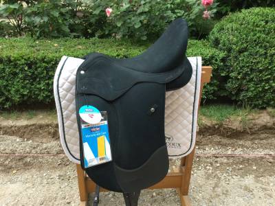 Selle dressage neuve 16,5’’ isabell icon cair hart