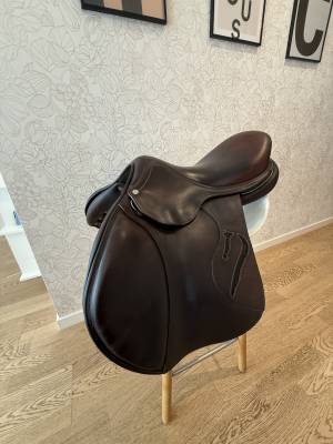 Selle antares modèle contact 17 pouces 