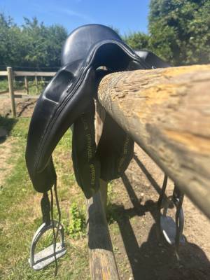 Sella da dressage devoucoux  17.5