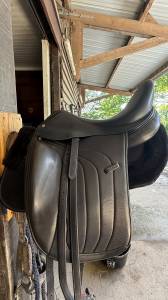 Selle de dressage antarès avec cuir altaïr
