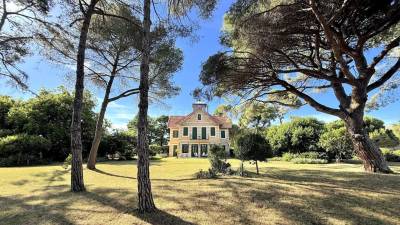 Luxurious equestrian property  gard
