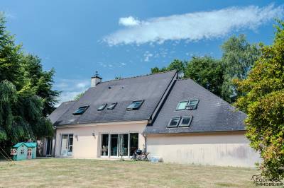 Grande maison familiale avec beau terrain arboré