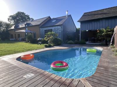 Propriété rénovée avec piscine – 260 m² – 2,6 hecta