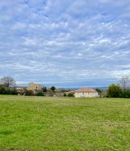 Terrain constructible 1350m2 & ses 5 hectares attenants