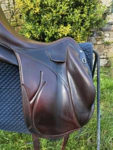 Selle de dressage devoucoux